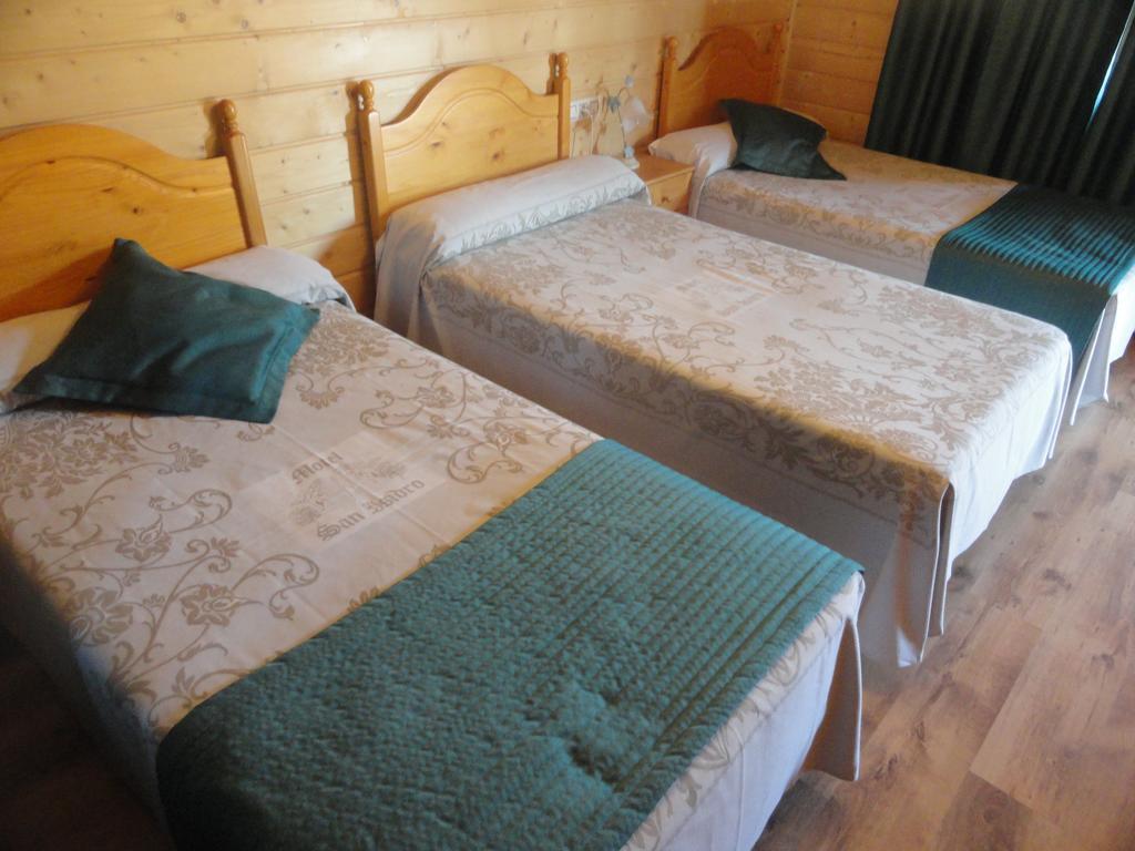 Motel San Isidro Villarrubio Eksteriør billede