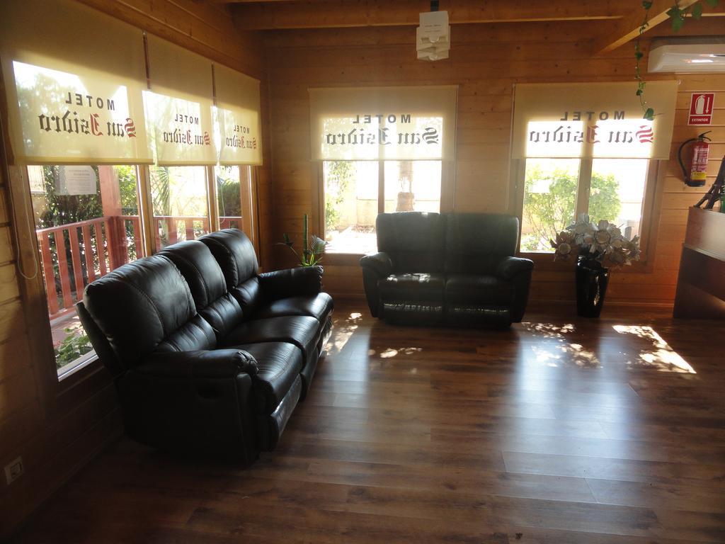 Motel San Isidro Villarrubio Eksteriør billede